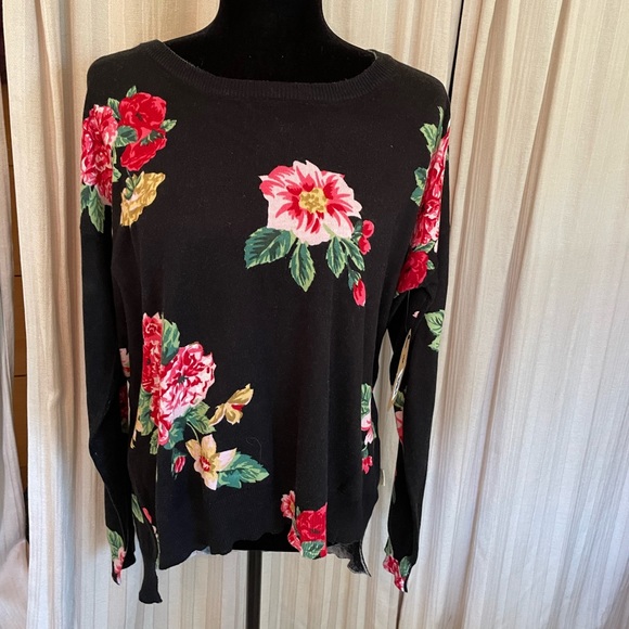 Beautiful fall or winter sweater by billabong so cute on .size large - Picture 2 of 6